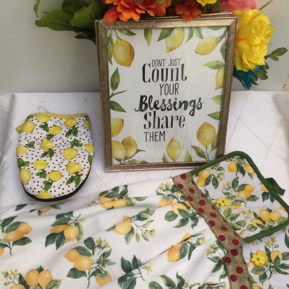 Lemon hanging kitchen towel bundle.
